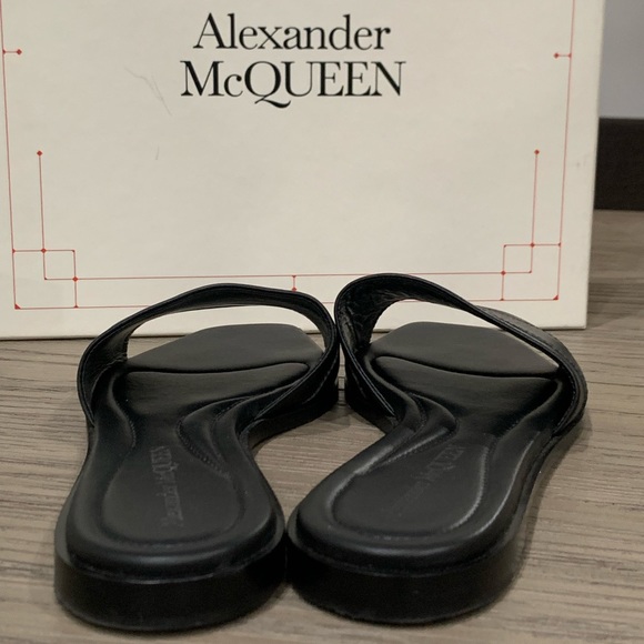 Alexander McQueen Logo Embossed Sandals - Picture 5 of 11